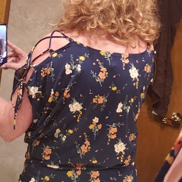 TRENDY TOP/1 - Picture 3 of 7